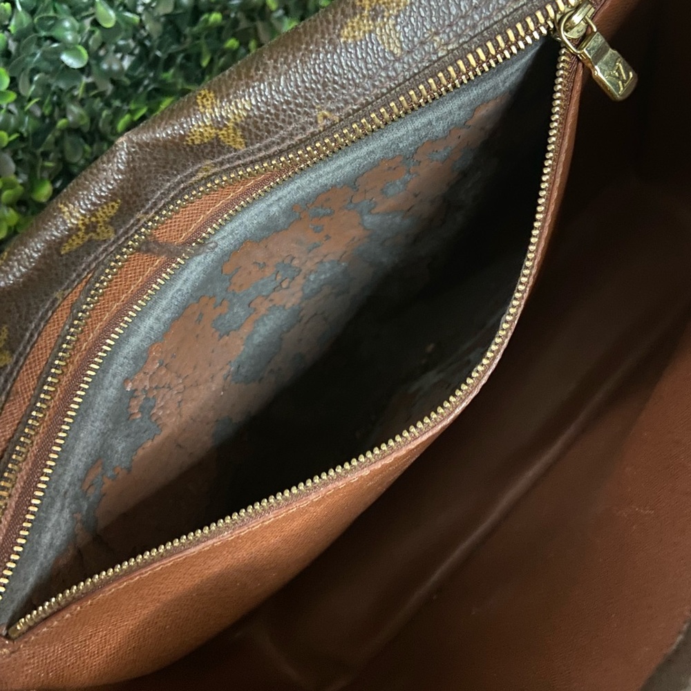 Authentic Louis Vuitton Trocadero Crossbody - Picture 6 of 11